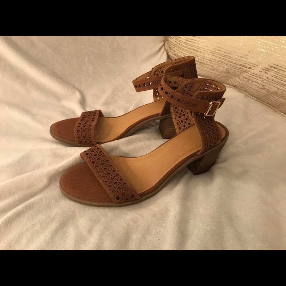 BNWOT Brown Block Heel Sandal